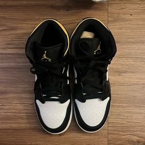 Jordan 1 mid